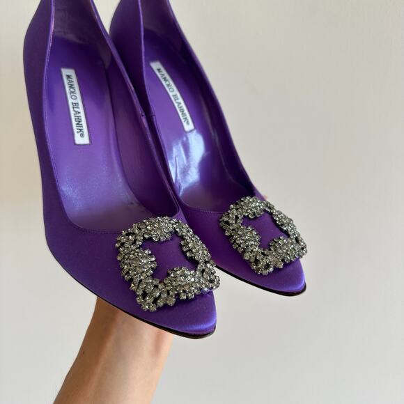 Manolo Blahnik Hangisi 90mm Jewel Buckle Satin Pumps in Purple 39 - Picture 9 of 9